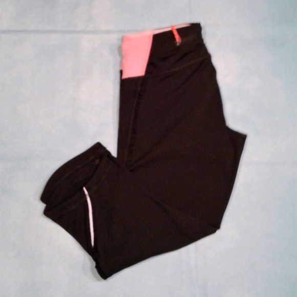 lululemon athletica Pants - LULULEMON CROP YOGA LEGGING